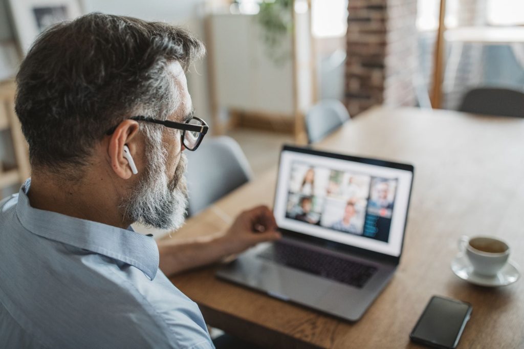 leading remote teams
